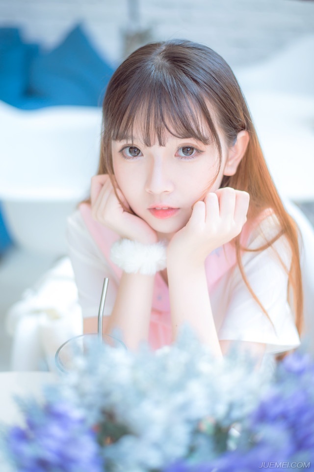 “这样会否太冒险了一些，可以等汉中兵马赶到再行上路。”邓贤苦笑道。